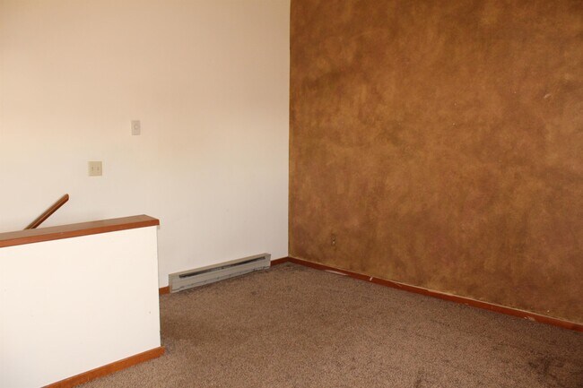 Building Photo - 89 Valley View Dr