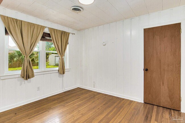 Building Photo - 2033 E Bobe St