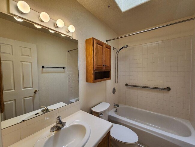 Building Photo - 3353 Vista Del Prado Ct