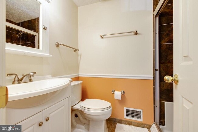 Building Photo - 3400 Oak W Dr