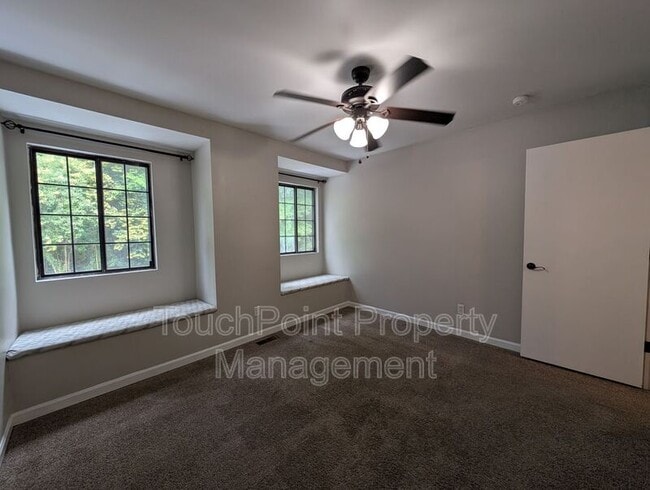 Building Photo - 9111 Sharonbrook Dr