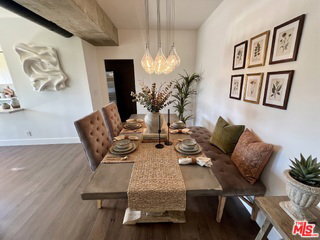 Building Photo - 838 N Doheny Dr