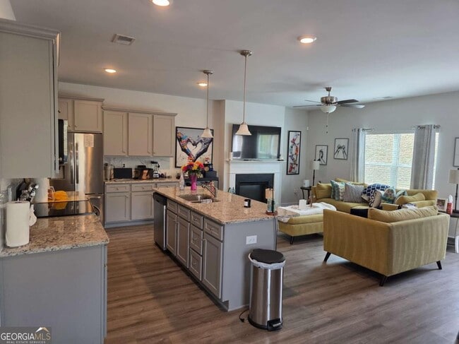 Building Photo - 7539 Knoll Hollow Rd