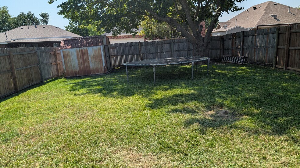 Building Photo - 7418 Fairfield Dr