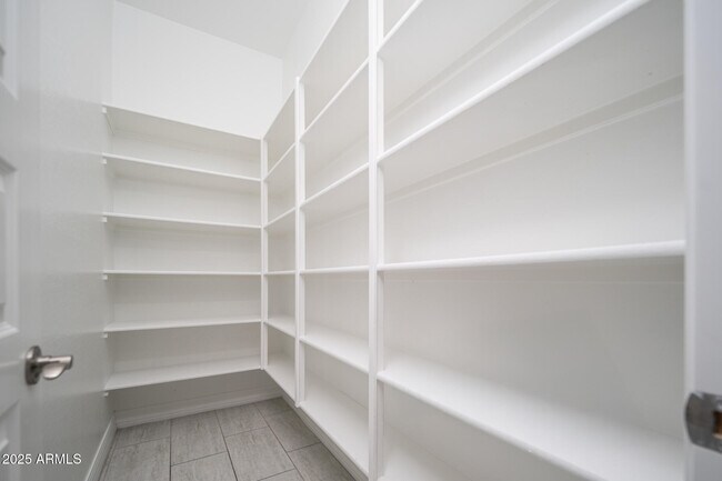 Building Photo - 9752 W Rowel Rd