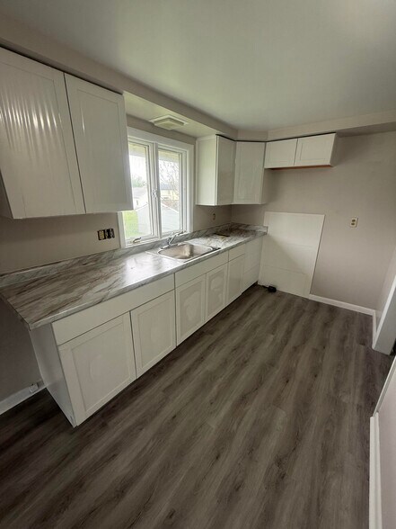 Building Photo - 216 Neil St