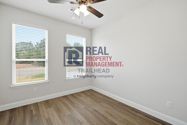 Building Photo - 5805 Barkridge Dr