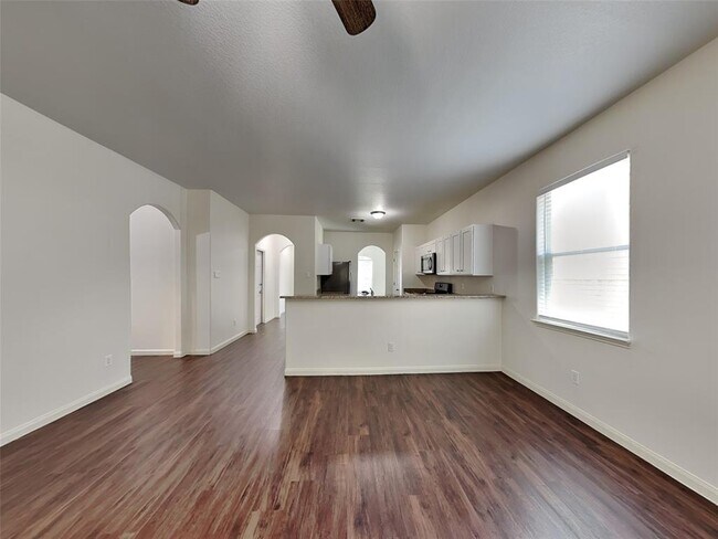 Building Photo - 2037 Vanamen Ct