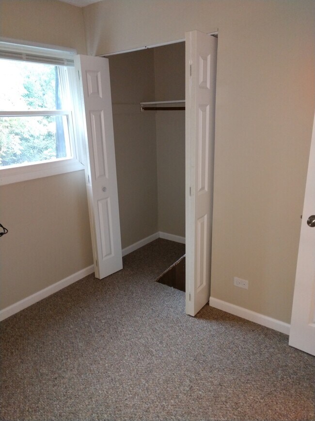 3rd Bedroom - 992 N Fairfield Rd