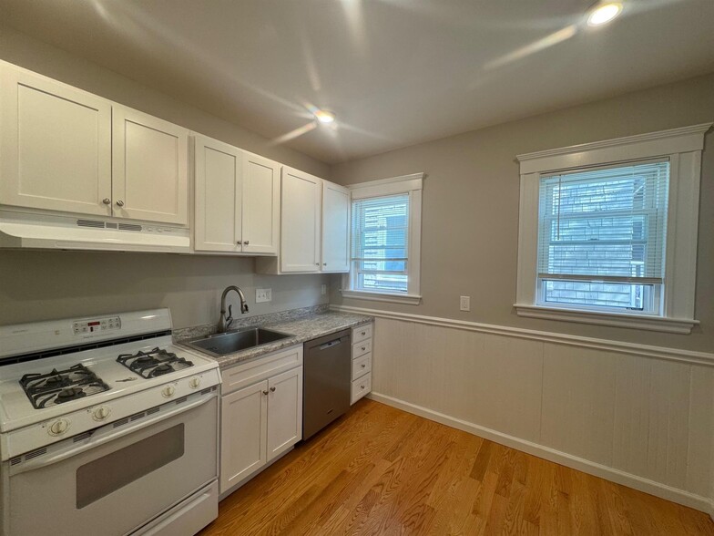 Building Photo - 9 Belmont Sq