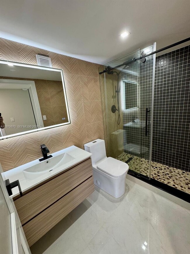 Building Photo - 17021 N Bay Rd