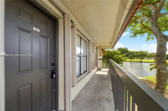 Building Photo - 561 NW 100th Pl