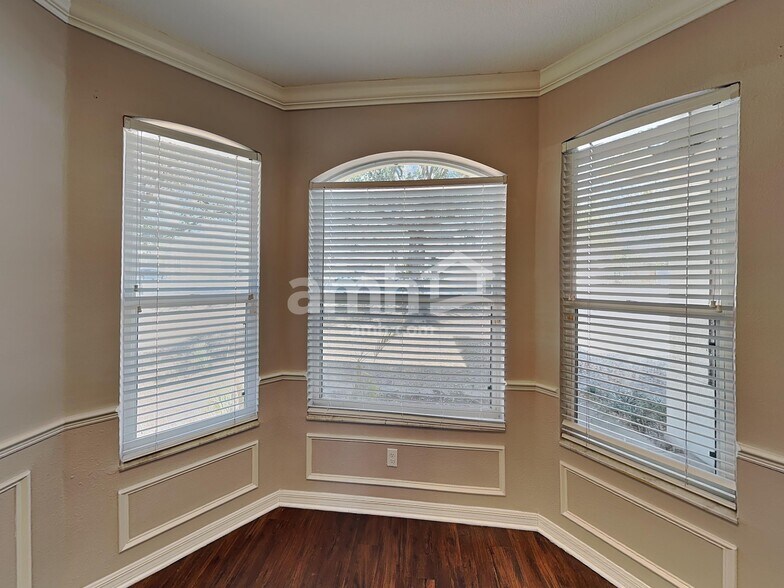 Building Photo - 1560 Mountclair Ct