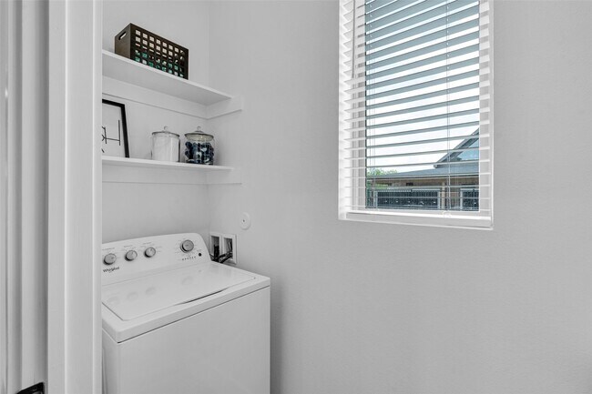 Building Photo - 1313B Provident Dr