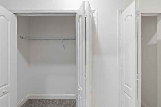 Building Photo - CLOSE TO EVERYTHING!