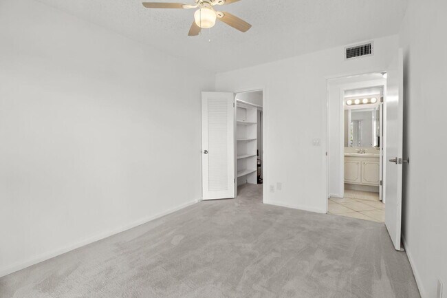 Building Photo - 124 Preston Way