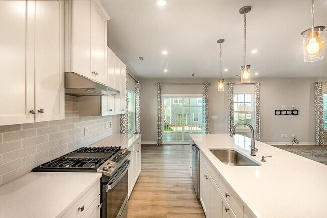 Building Photo - 4003 Bluebell Ln