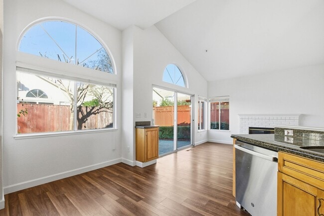 Building Photo - Desirable North Napa 3 Bed Single-Family Home