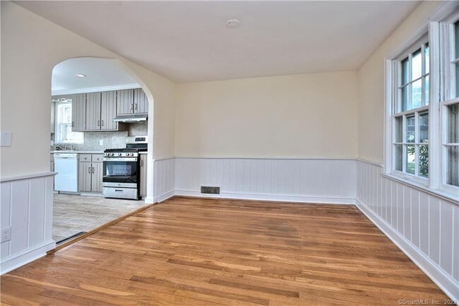 Building Photo - 30 Catherine St