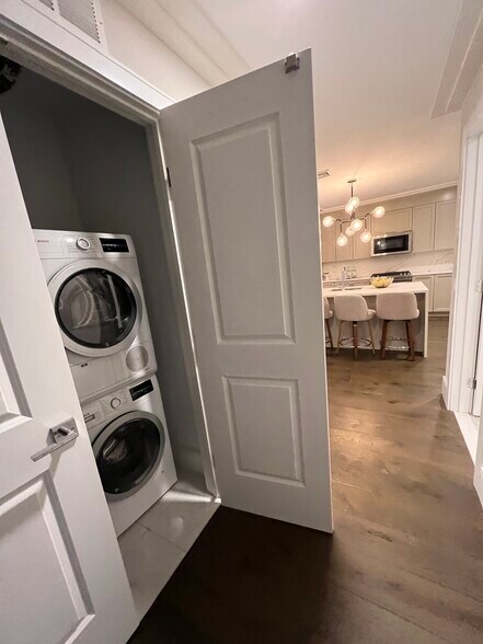 Building Photo - 214 Market St