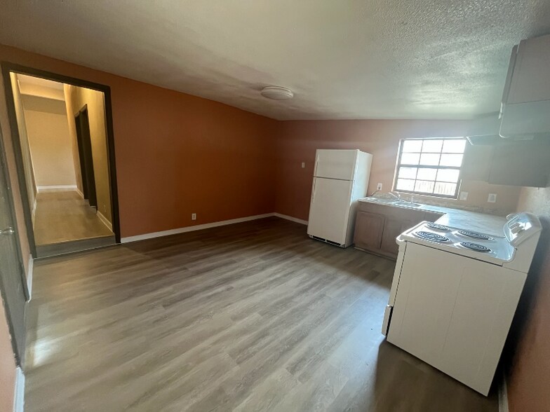 Building Photo - 3911 Spear St