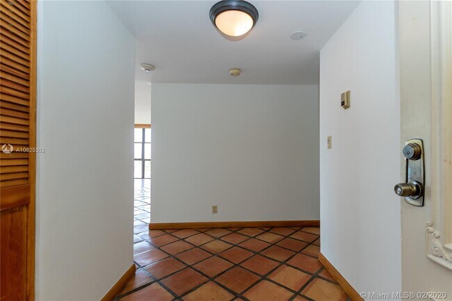 Building Photo - 1925 Brickell Ave