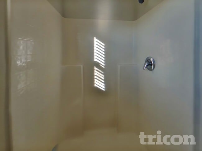 Building Photo - 426 Elgin Blvd