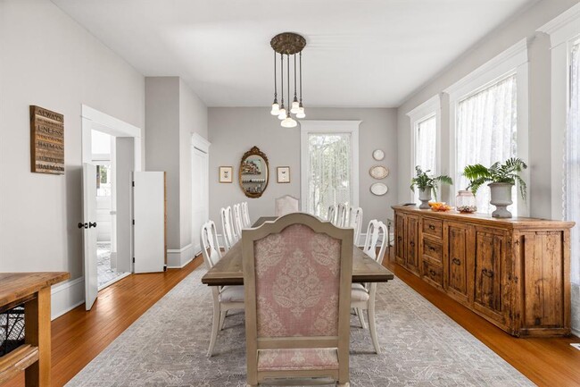 Building Photo - 201 Ramona St