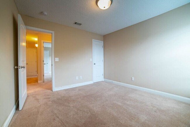 Building Photo - 211 Augusta Way