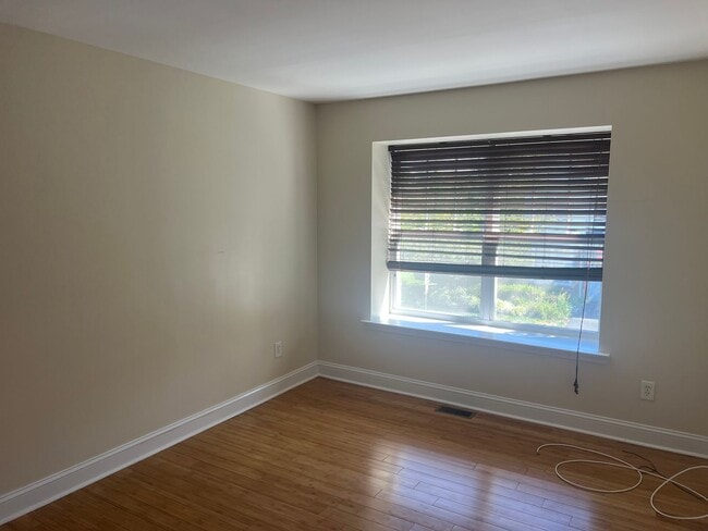 Building Photo - Carriage Style Townhome Now Available in W...