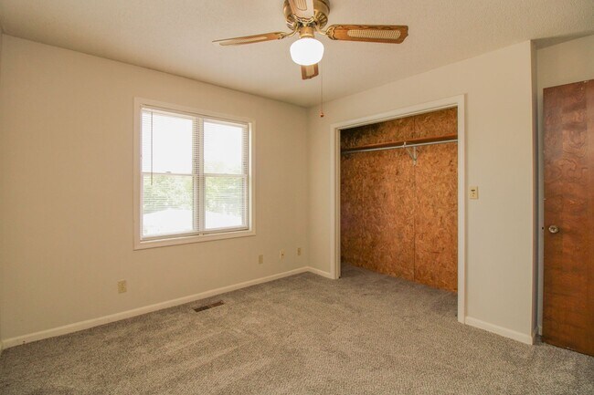 Building Photo - 1812 Sunrise Dr