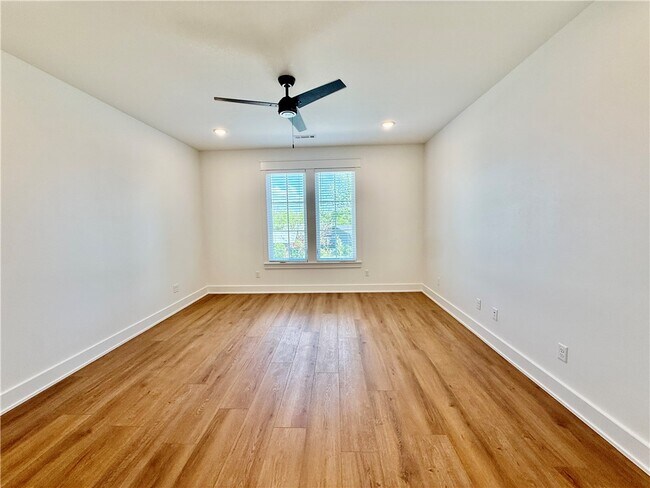 Building Photo - 825 NW 14th St