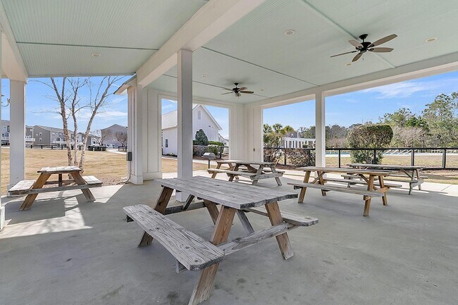 Building Photo - 534 Alderly Dr