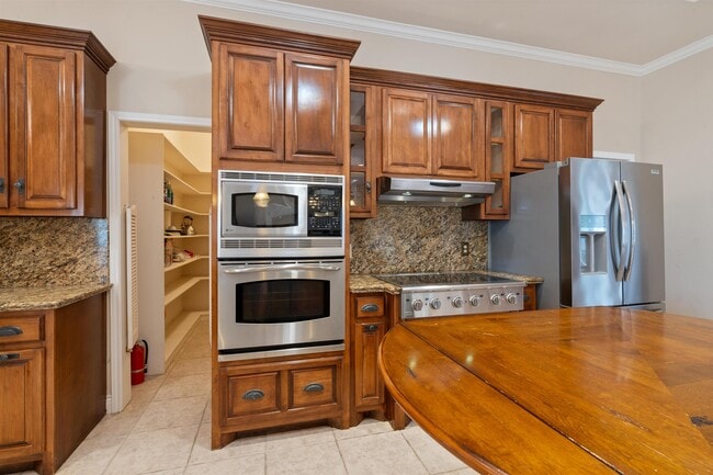 Building Photo - 31 Running Deer Mdws