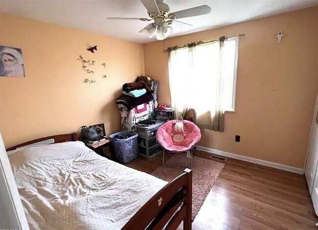 Building Photo - ELEGANT BYERS HOME