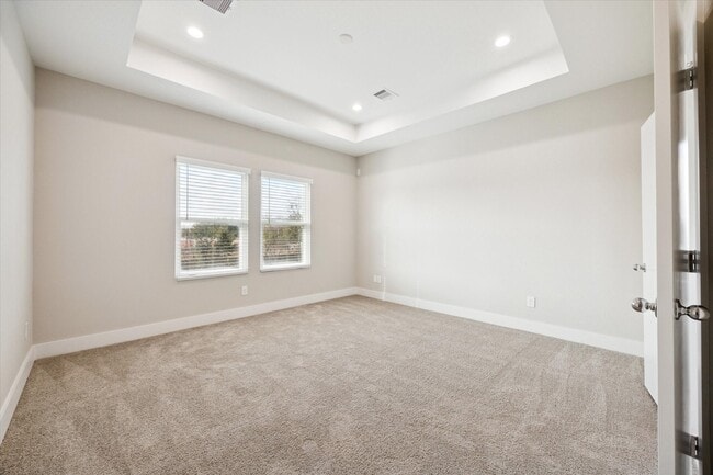 Building Photo - 8662 Easthaven Blvd