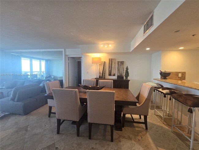 Building Photo - 1717 N Bayshore Dr
