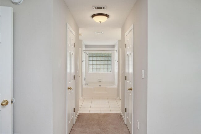 Building Photo - 1402 Ernest Hemingway Dr