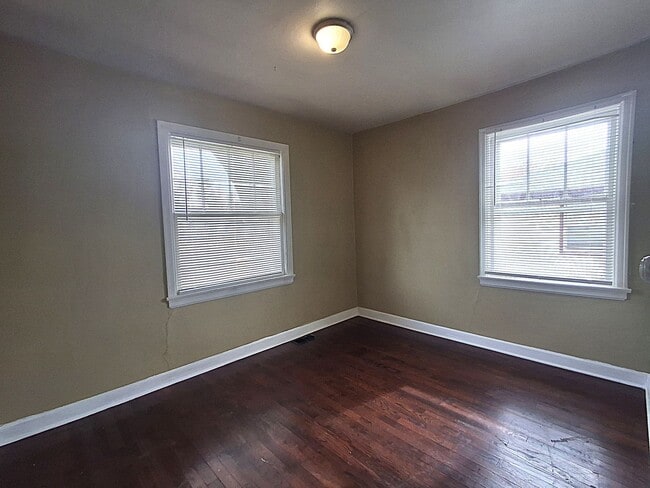 Building Photo - ALL PROSPECTIVE TENANTS MUST SUBMIT A $58 ...