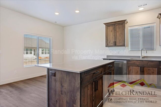 Building Photo - 225 W 690 N