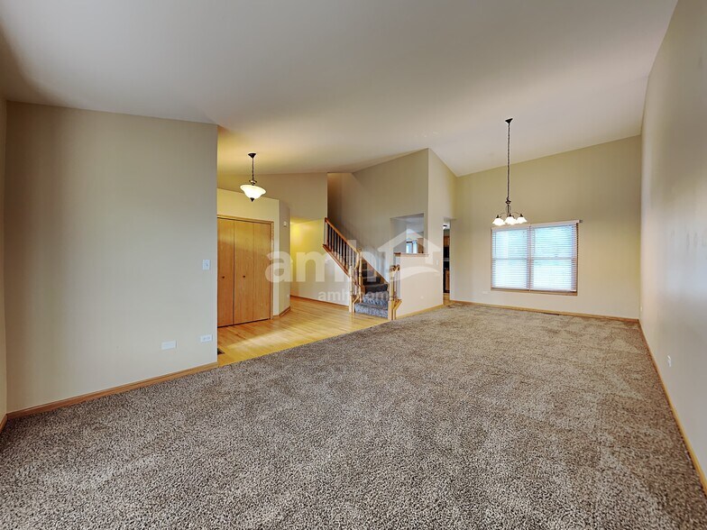 Building Photo - 302 Thames Dr