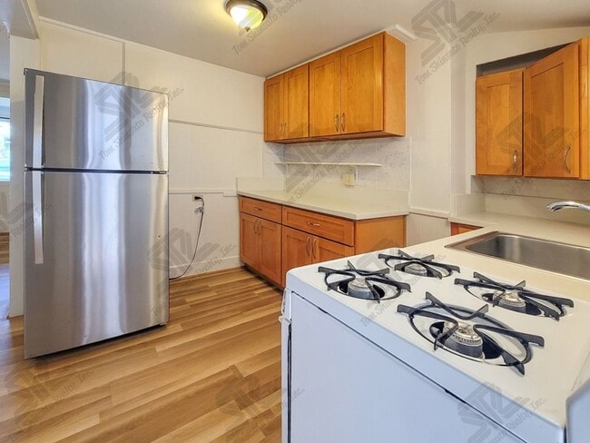 Building Photo - 1132