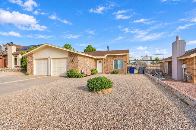 Building Photo - 204 Cutlass Dr