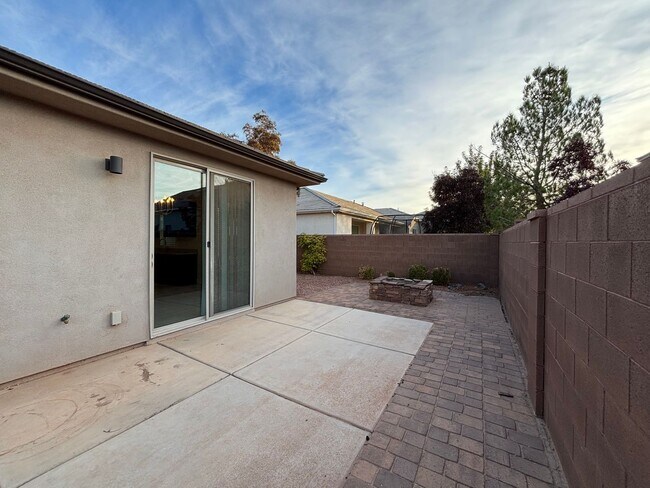 Building Photo - SPACIOUS SINGLE LEVEL HOME IN WASHINGTON F...