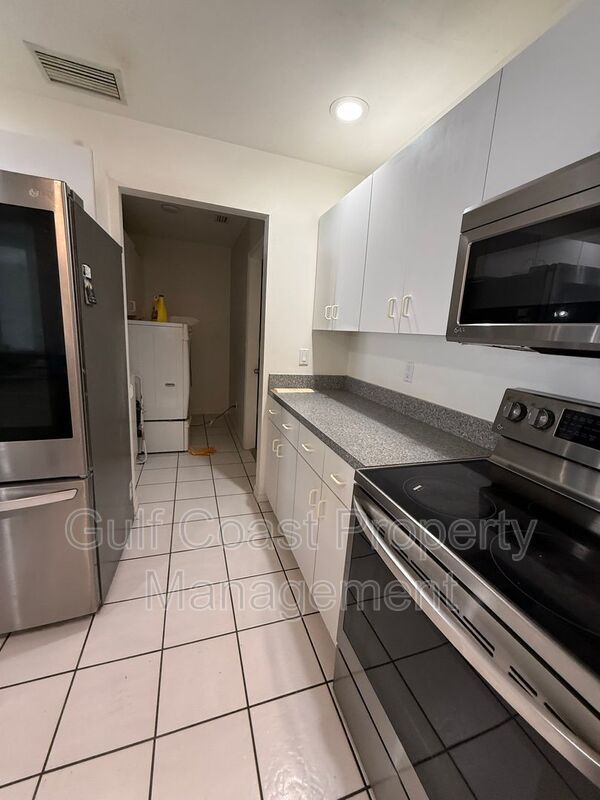 Building Photo - 2612 7th St W