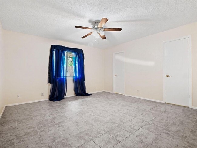 Building Photo - 3513 Westchester Ave