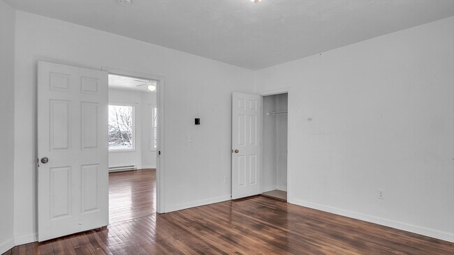 Building Photo - 1442 Main St