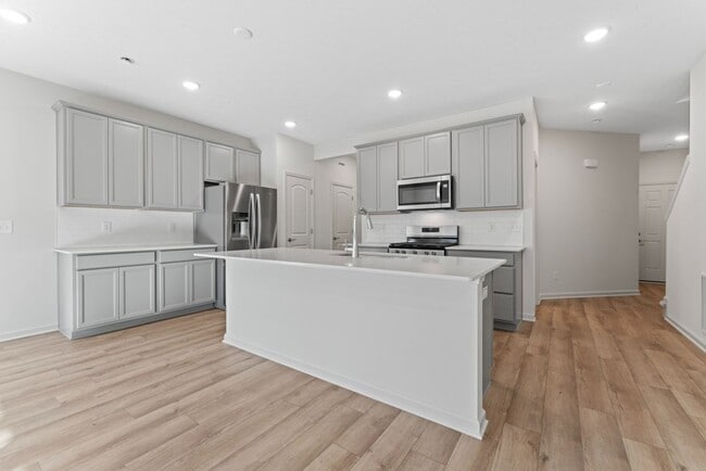 Building Photo - Luxury Townhome, Fishers Schools, Minutes from Shopping, Restaurants, and City Parks!