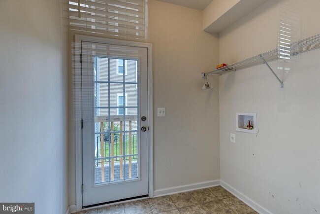 Building Photo - 336 Boxelder Dr
