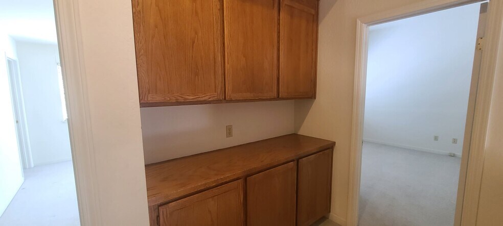 Building Photo - 211 Kingswood Ct